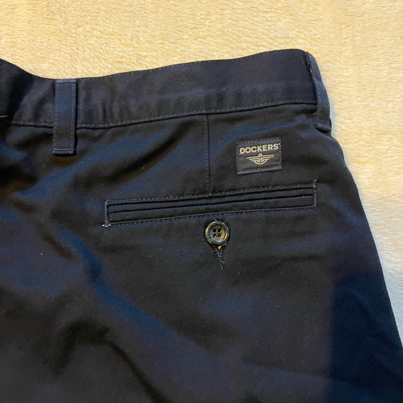 Mens Dockers Classic Fit Pleated Pants Navy Blue size W34x32L New - Picture 3 of 8